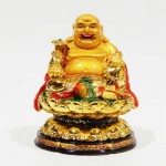 Χρυσός Βούδας Ευλογίας Καθισμένος Σε Άνθος Λωτού
