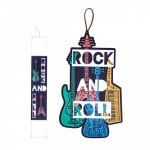 Σετ Λαμπάδα με Εκτύπωση Rock & Roll σε Κερί Πλακέ 4,5x29,5cm & Αναμνηστικό Ξύλινο Καδράκι 19x32cm