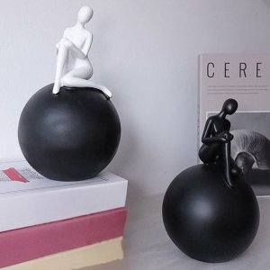 Διακοσμητική Φιγούρα Ανθρώπου Πάνω σε Σφαίρα 12x19cm