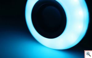 Λάμπα LED με ηχείο και σύνδεση bluetooth που αλλάζει χρώματα και παίζει μουσική