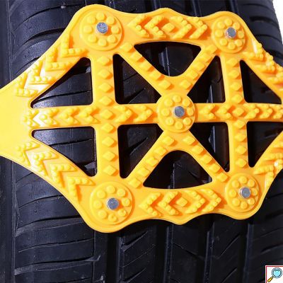 Σετ 8 Πλαστικές Universal Τρακτεροτές Αλυσίδες με 5 Μεταλλικά Παγοθραυστικά & Καστάνια Σύσφιξης 165mm-275mm - Αντιολισθητικές Χιονιού για κάθε Αυτοκίνητο