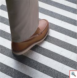 Αυτοκόλλητη Αντιολισθητική Ταινία Δαπέδου