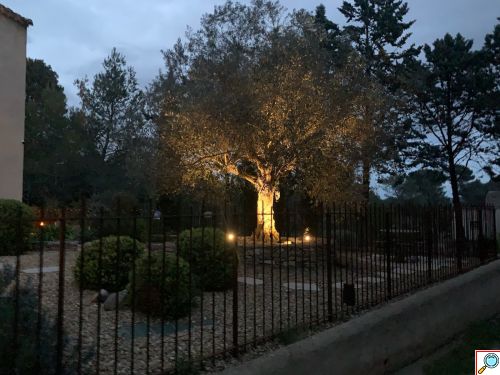 Σετ 4 Καρφωτά Ηλιακά Φωτιστικά Θερμό Λευκό 3000K με Φωτοκύτταρο, Αυτόματη Λειτουργία και Προστασία IP65 4x3εκ.