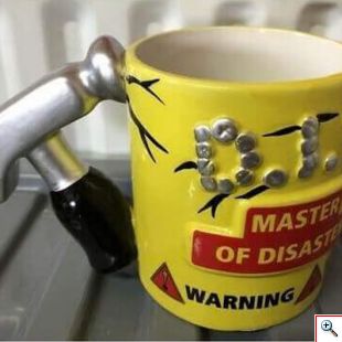 Κούπα με Λαβή σε Σχήμα Σφυριού - Master of Disaster Mug