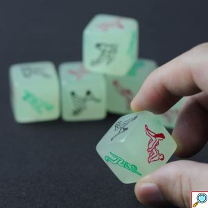 Ερωτικό Παιχνίδι - Ζάρια Ερωτικών Στάσεων που Φωσφορίζουν στο Σκοτάδι