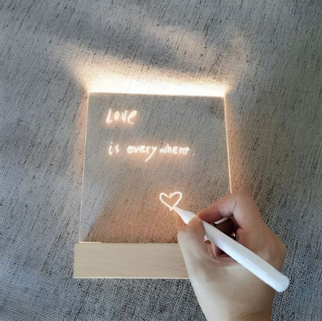 LED Φωτιζόμενος Επιτραπέζιος Ακρυλικός Πίνακας Σημειώσεων USB με Ξύλινη Βάση - Θερμού Λευκού Φωτισμού