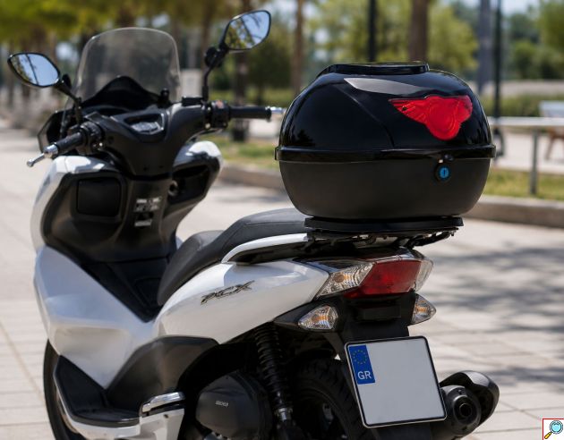 Μπαγκαζιέρα Μοτοσυκλέτας 655 28Lt με Ανακλαστικές Επιφάνειες