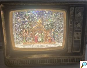 Retro Χριστουγεννιάτικη Διακοσμητική Τηλεόραση με Φωτισμό , Μουσική και Glitter-Eφέ Χιονιού Home Theory