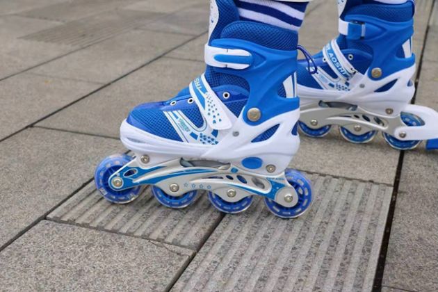Ρυθμιζόμενα Roller Skates 4 Τροχών Παιδικά – Φωτιζόμενοι Τροχοί, Ασφάλεια & Άνεση | Μπλε